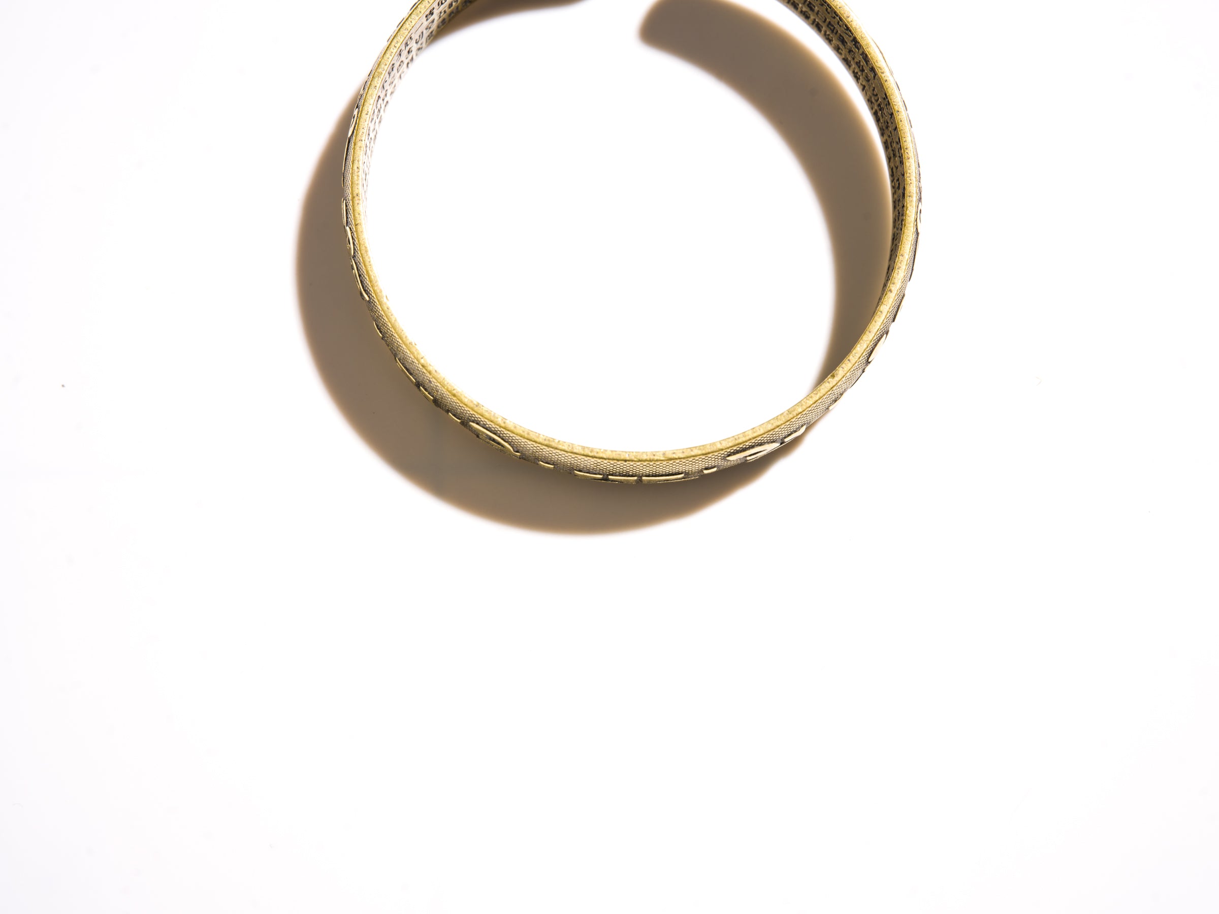 Brass Om Mani Padme Hum Bangle – Handcrafted Tibetan Mantra Bracelet